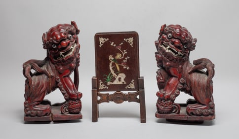 Estate Chinese Wood Screen & Foo Dogs