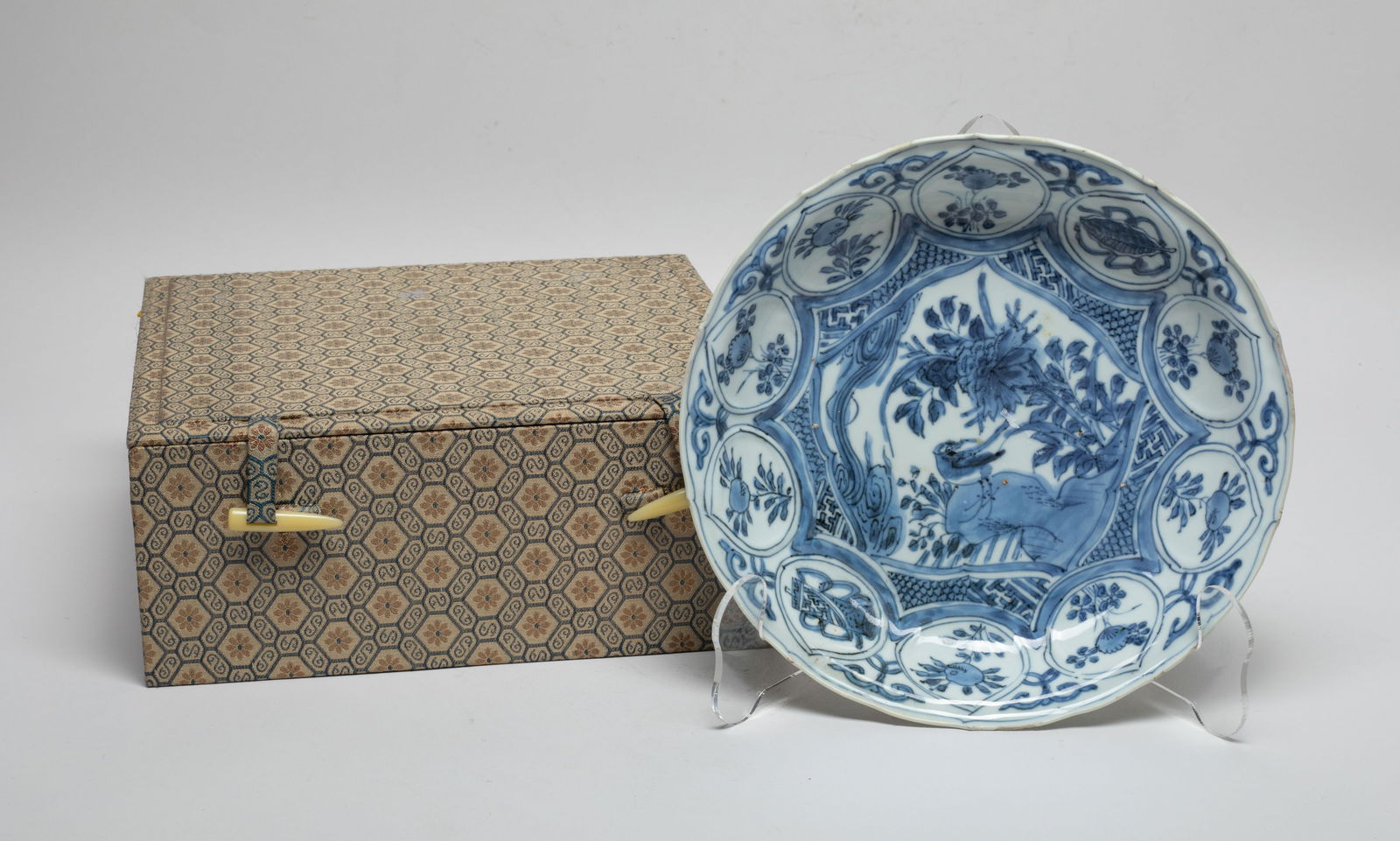 Large Chinese Export Porcelain Plate (1 of 9)