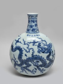 Chinese Export Porcelain Dragon Vase