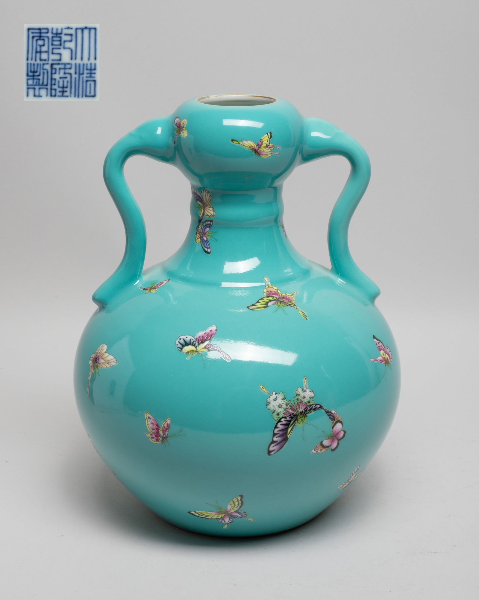 Chinese Export Porcelain Vase (1 of 12)