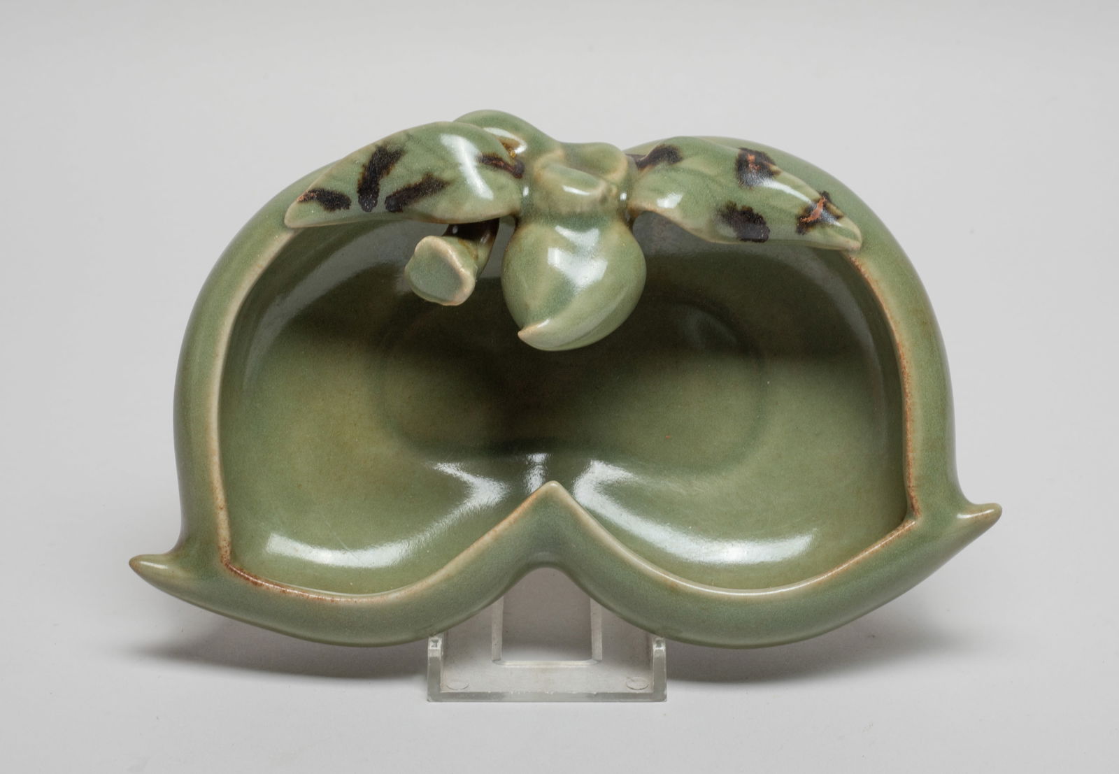 Chinese Longquan Porcelain Brush Washer (1 of 13)