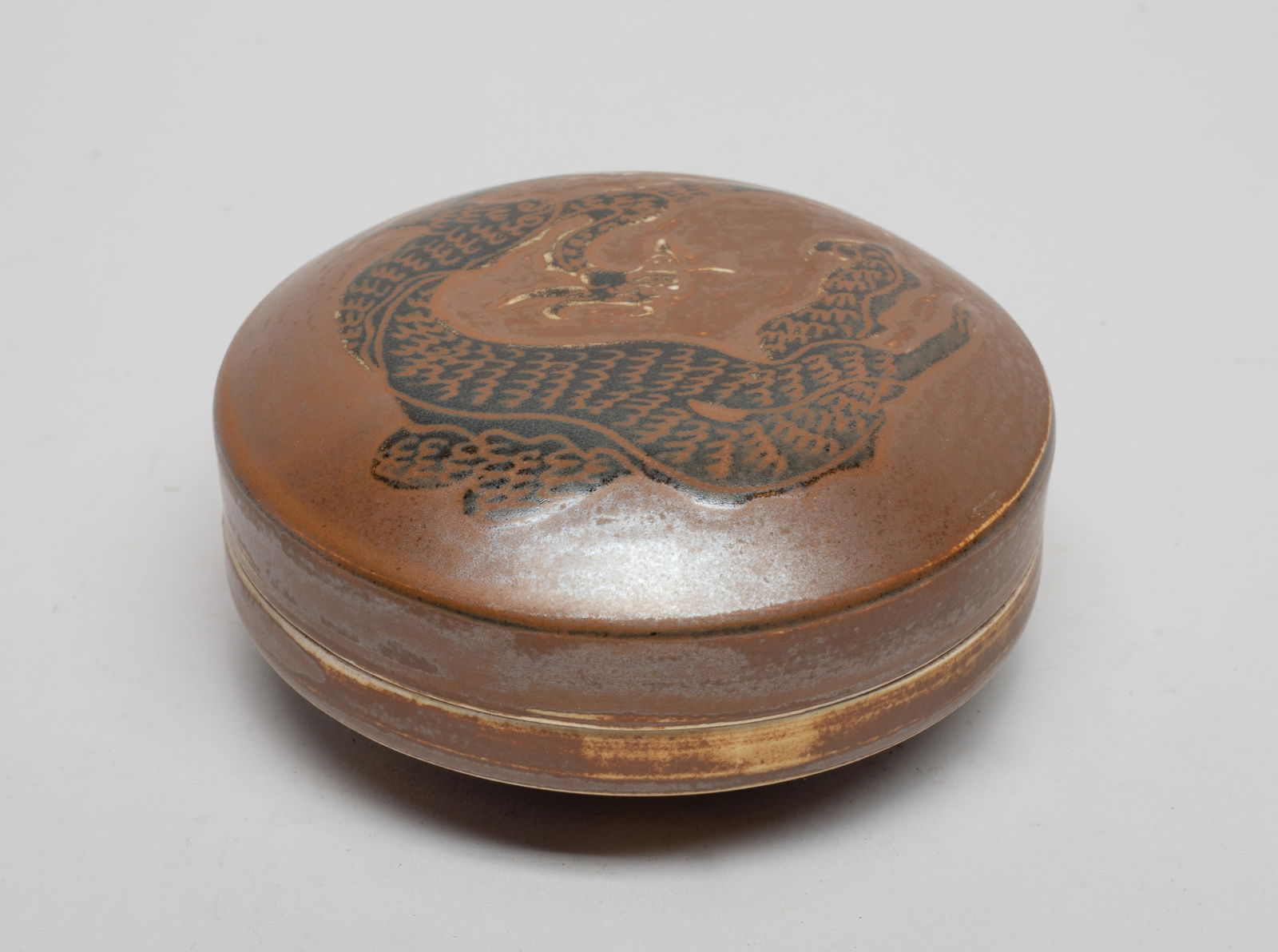 Chinese Ding Type Porcelain Ink Box (1 of 12)