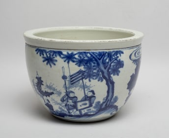 Large Chinese Export Porcelain Pot