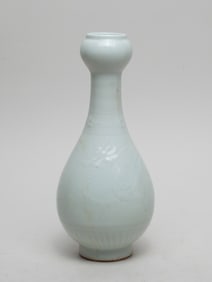 Chinese Cream Glazed Porcelain Vase
