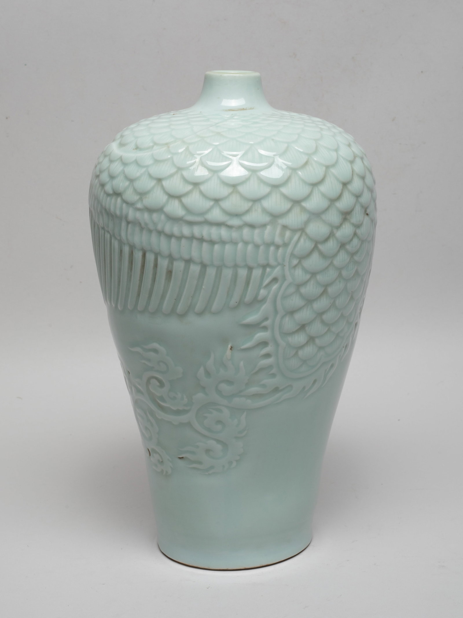 Chinese Cream Glazed Porcelain Vase: Of baluster form, the exterior carved with a bird with finely incised feather, applied pale greenish creamy glaze. Approx. 10.7*6.5 inch.