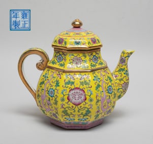 Chinese Enameled Porcelain Tea Pot