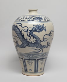 Large Chinese Shipwreck Porcelain Dragon Vase