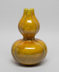 Special Chinese Sanchai Porcelain Gourd Vase