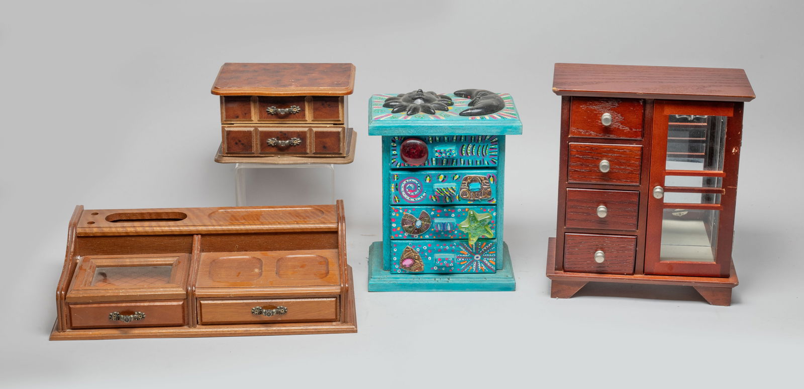 Estate Vintage Wood Jewelry Boxes: Collectible four vintage wood jewelry boxes. Size Approx.: 10.5-9 inch. (largest).