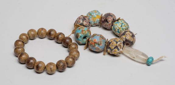 Collectible Chinese Agarwood & Glass Beads
