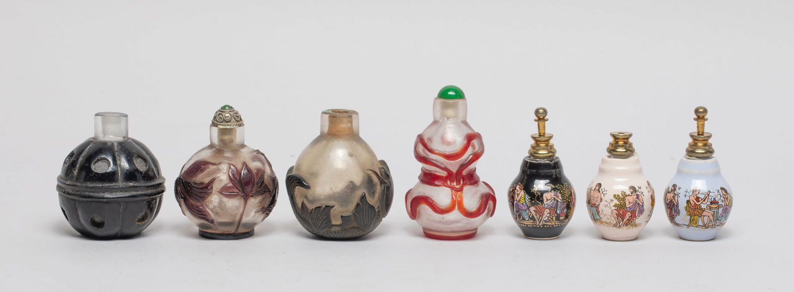 Estate Chinese Export Snuff Bottles (1 of 13)