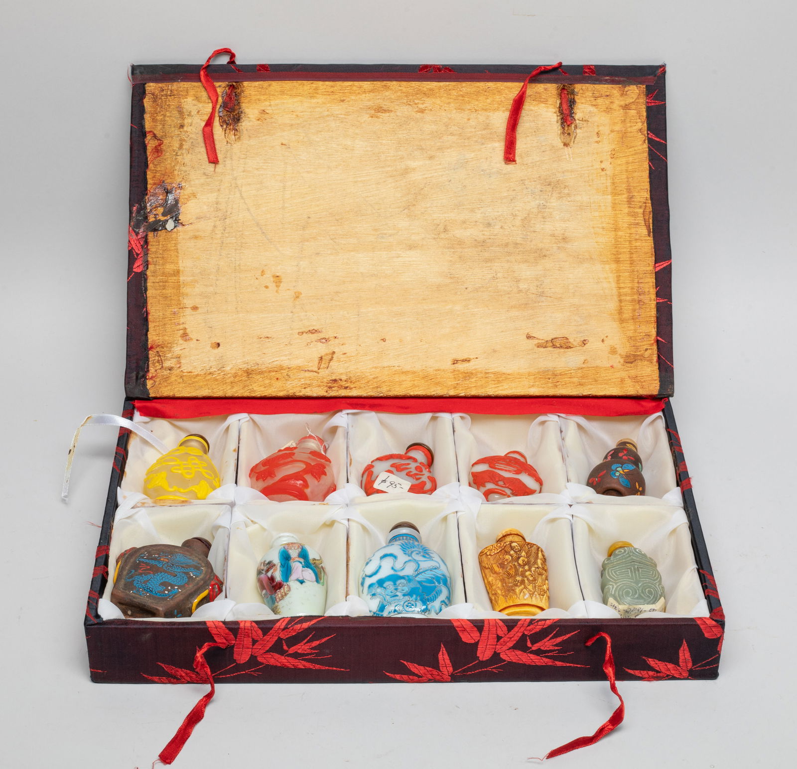 Estate Large Set Chinese Snuff Bottles (1 of 11)