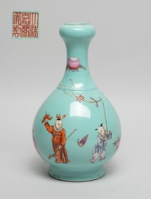 Chinese Export Porcelain Cabinet Vase