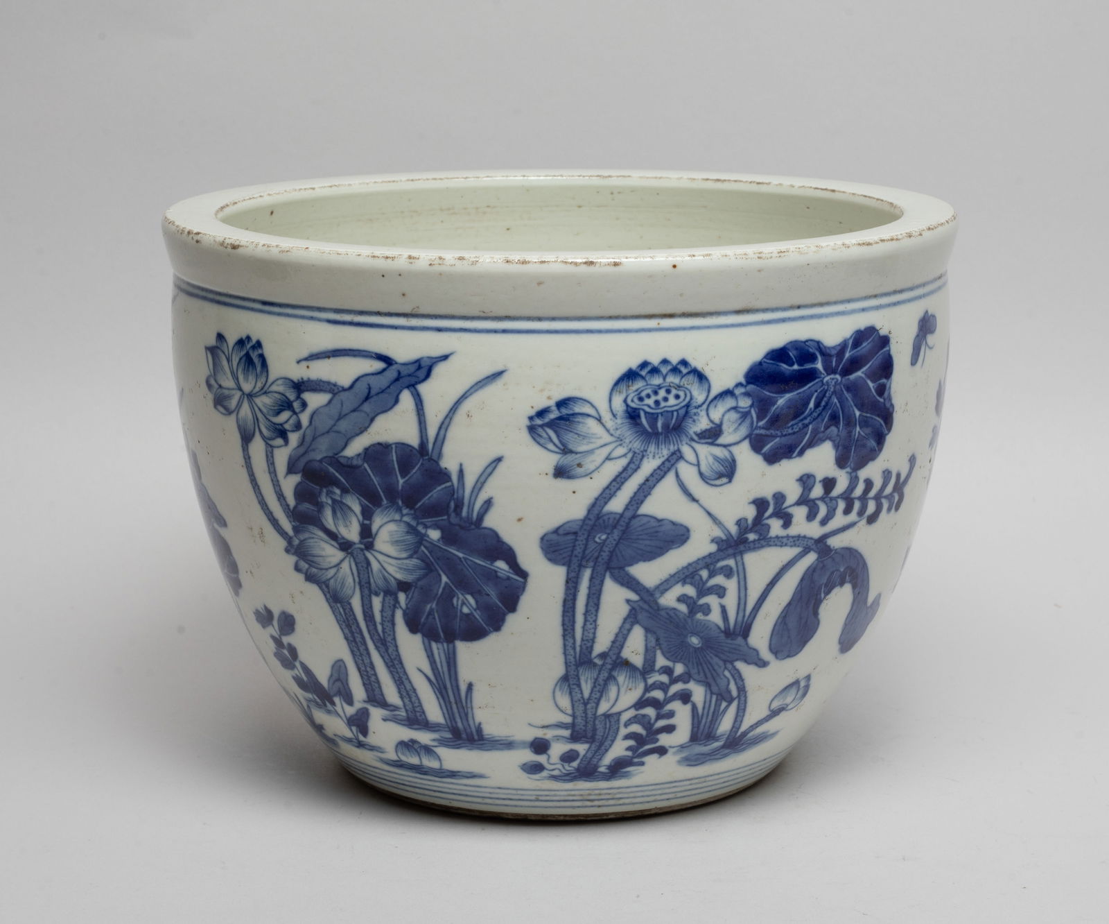 Chinese Export Porcelain Pot (1 of 11)