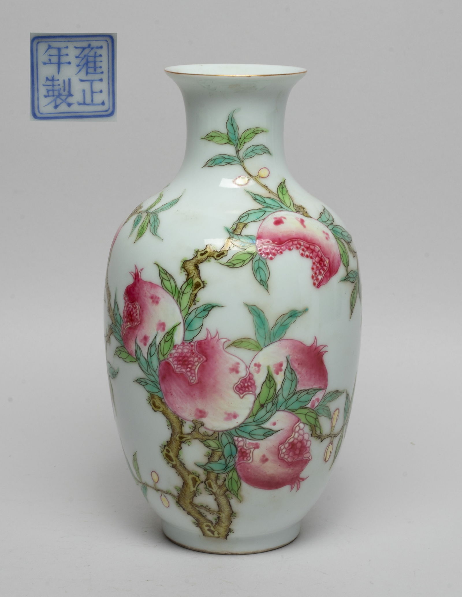 Chinese Export Porcelain Vase (1 of 14)