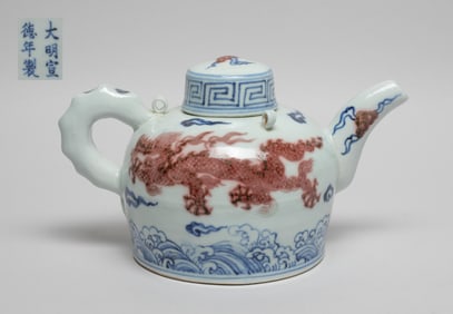 Chinese Export Porcelain Pot