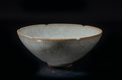 Chinese Guan Ware Porcelain Bowl