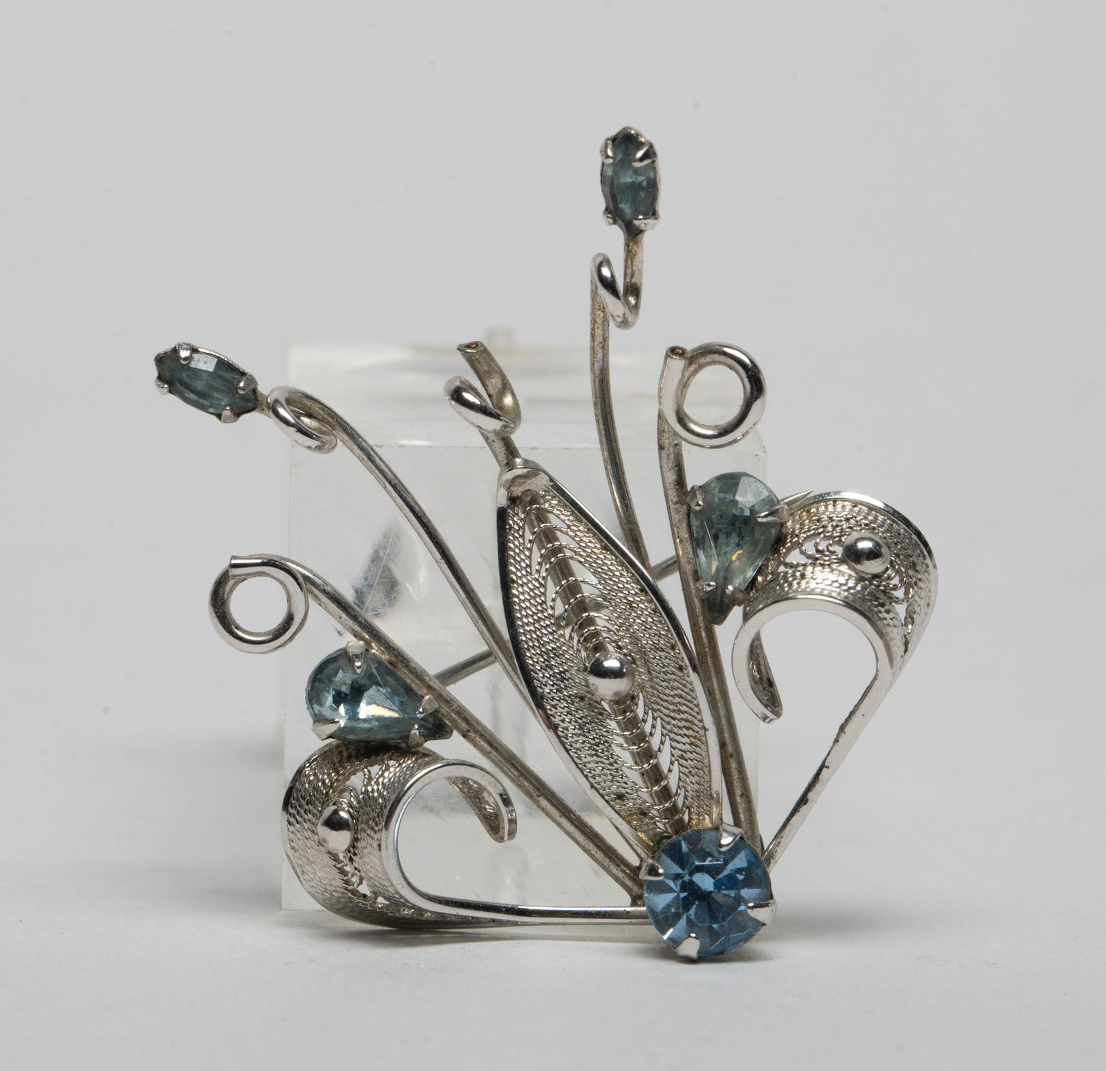 Vintage Sterling Silver, Topaz Brooch: Vintage sterling silver flower form brooch, inlaid with topaz, marked BOJAR STERLING. Approx. 6.68 gram, 1.67*1.45 inch.