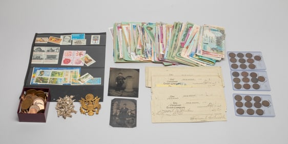 Estate World Banknotes, Coins & Decors