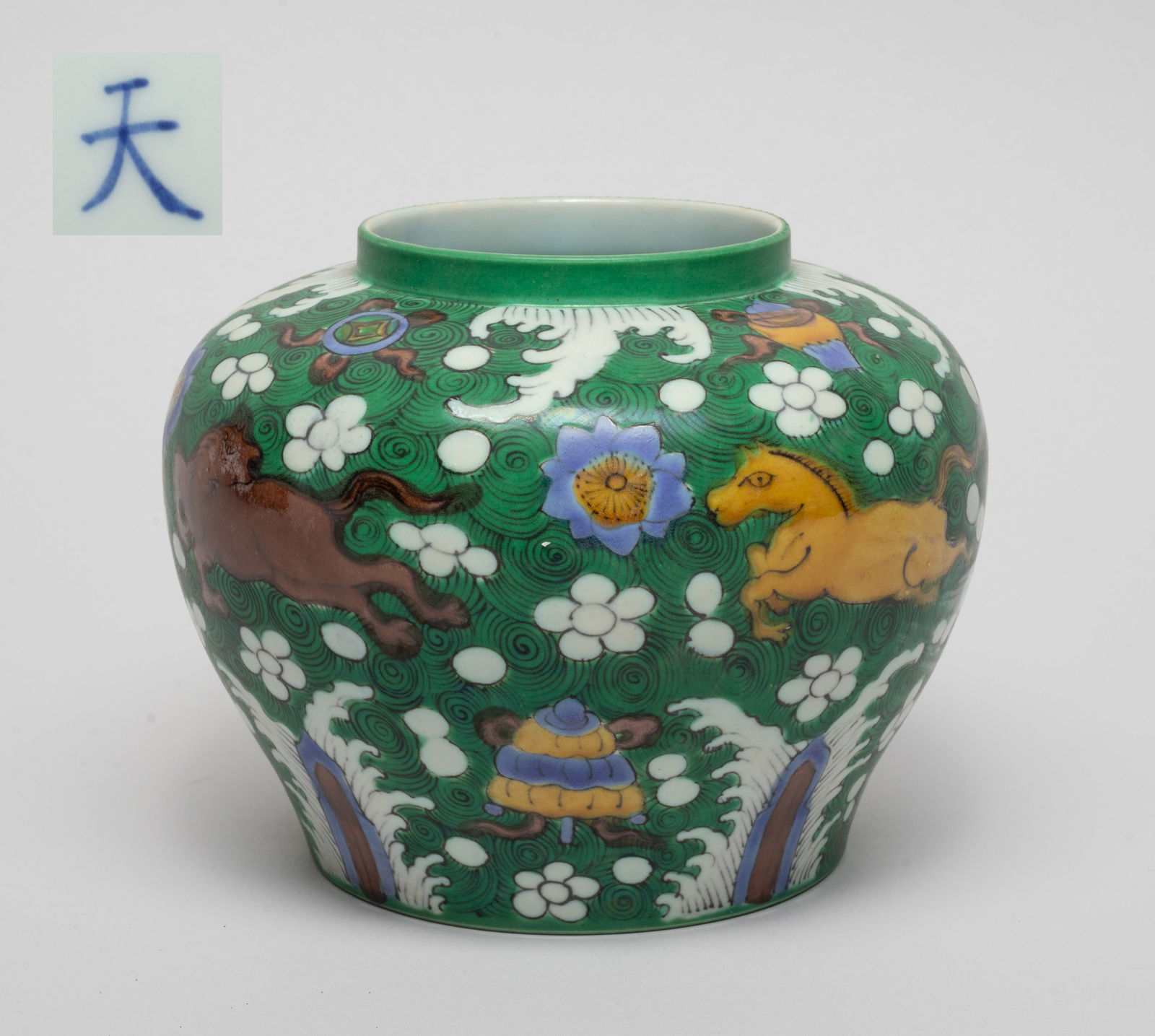 Estate Chinese Export Porcelain Jar (1 of 12)