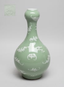 Chinese Export Porcelain Cabinet Vase