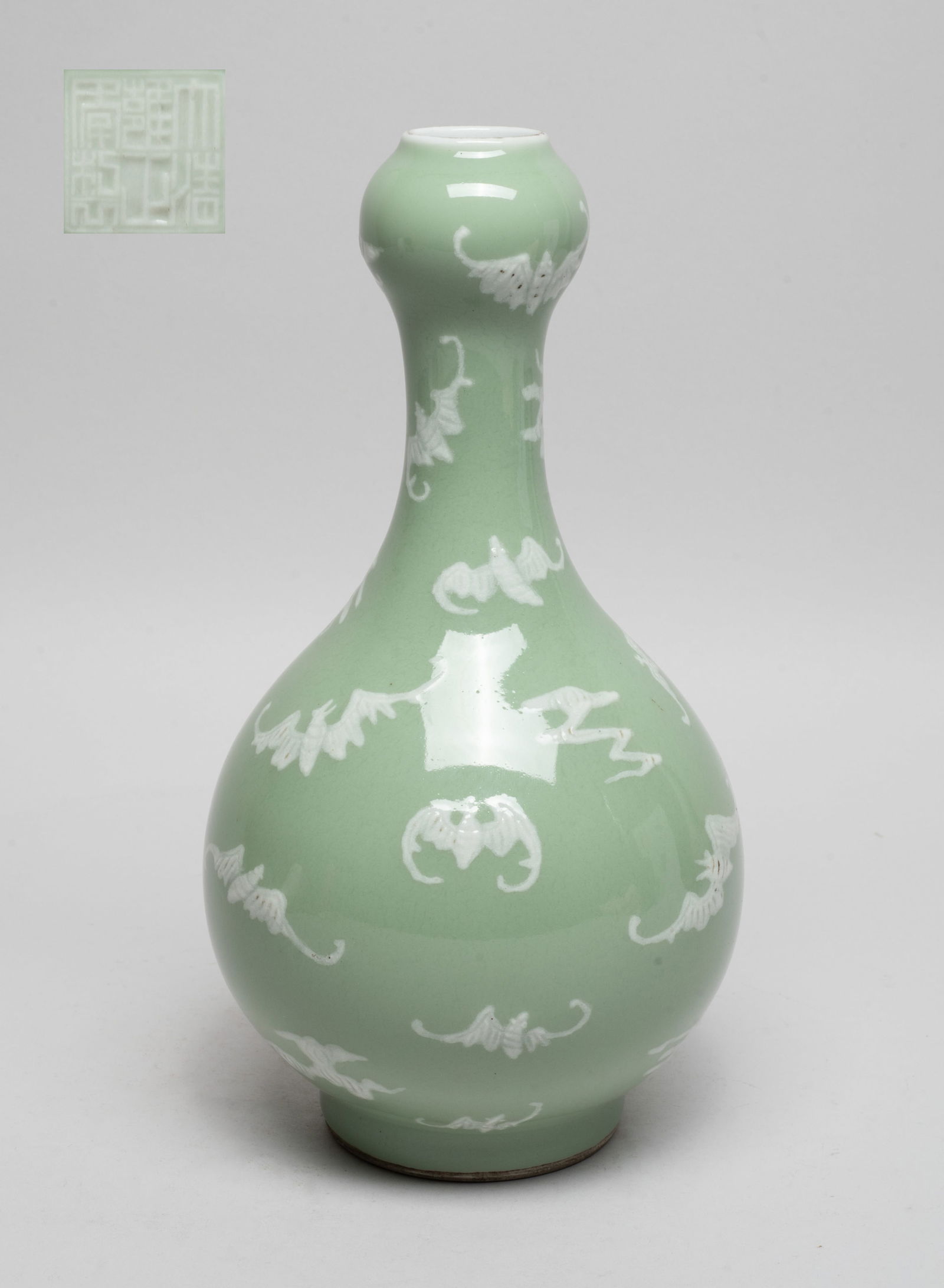 Chinese Export Porcelain Cabinet Vase (1 of 12)