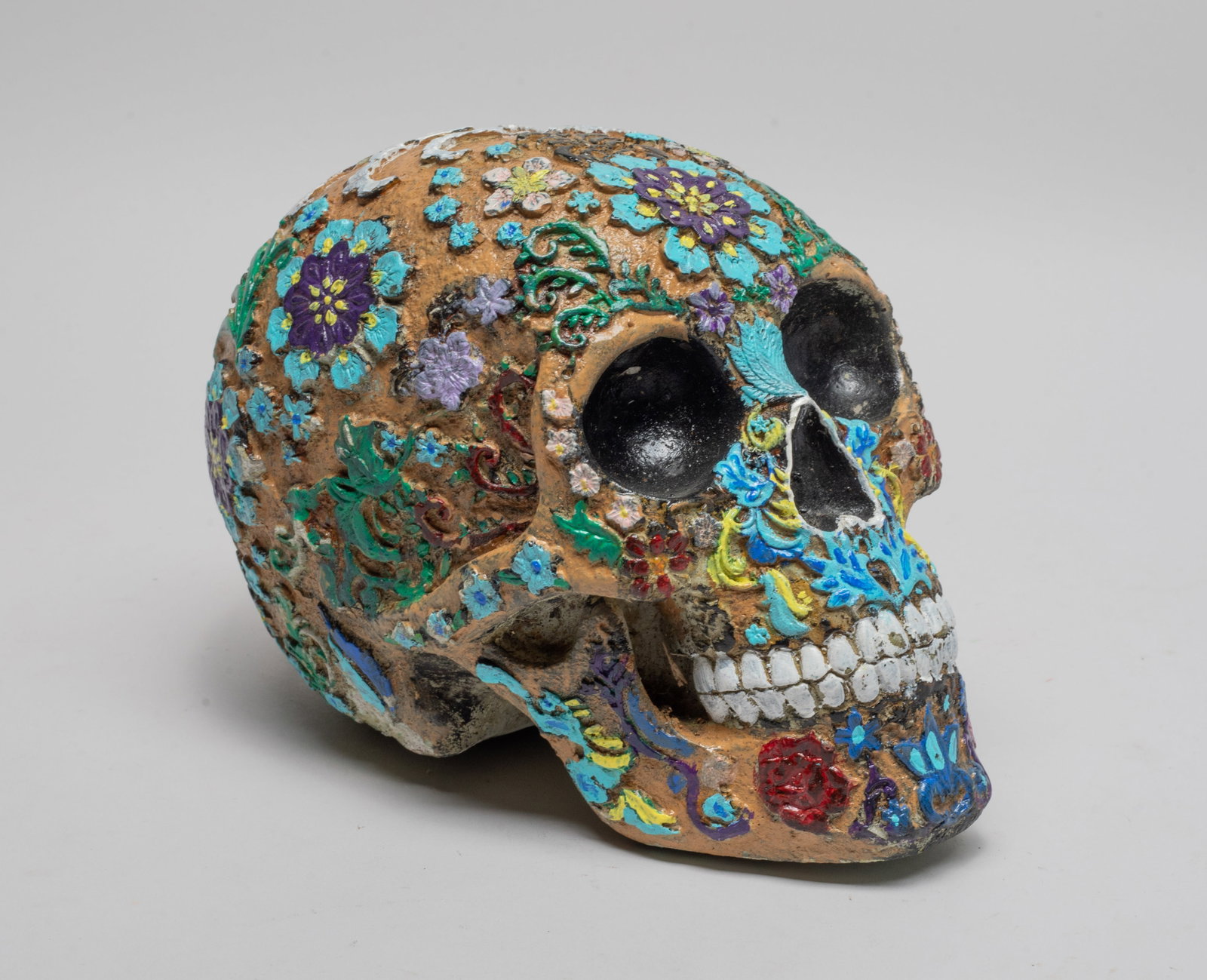 Heavy The Dead Floral Sugar Skull Statue: Special large heavy skull sculpture, carved and painted with blooming flowers. Approx. 5.8*8.1*5.5 inch.