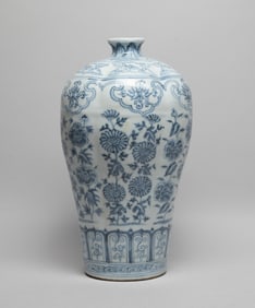 Tall Chinese Shipwreck Type Porcelain Vase