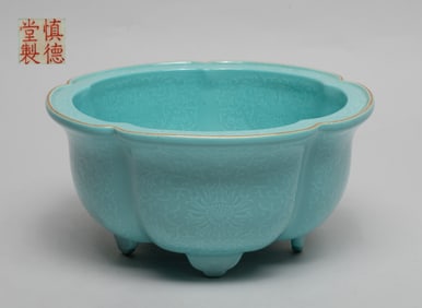 Chinese Export Porcelain Pot