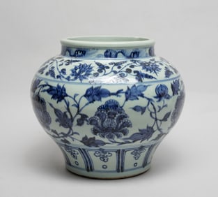 Large Chinese Export Porcelain Jar