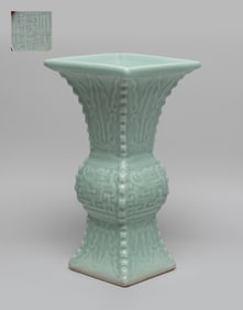 Chinese Export Porcelain Vase