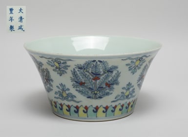 Chinese Export Porcelain Deep Bowl