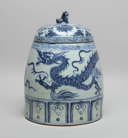 Large Chinese Porcelain Covered Pot