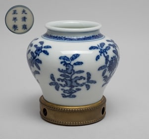 Chinese Export Porcelain Jar