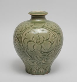 Chinese Export Yaochou Porcelain Vase