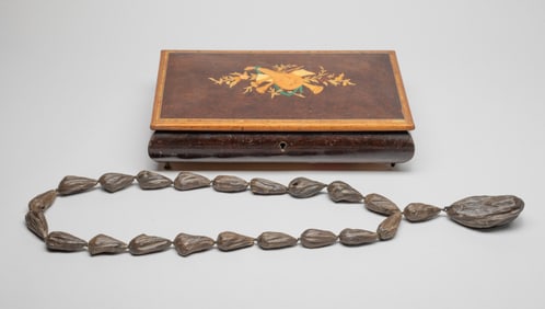 Chinese Export Long Agarwood Necklace