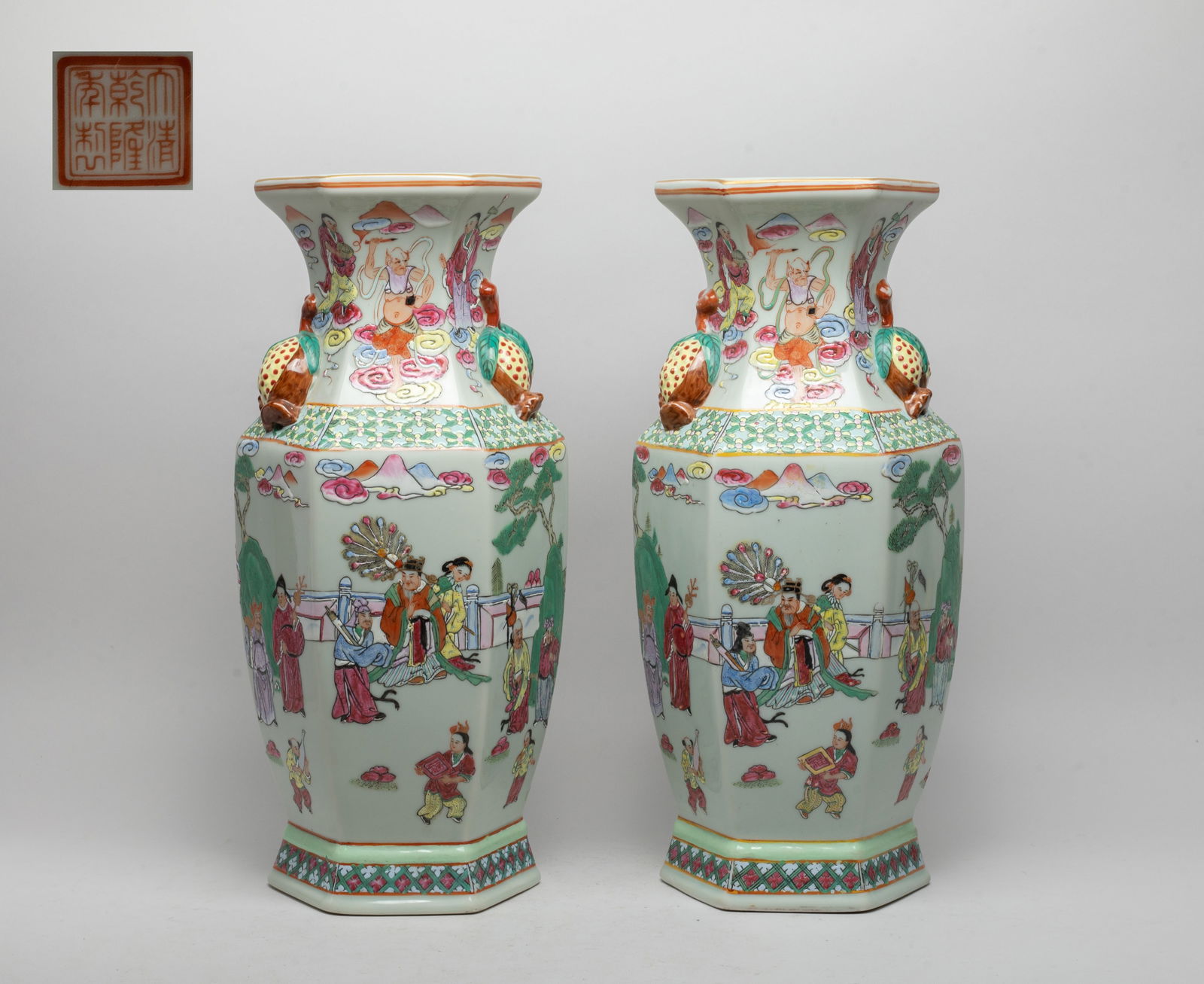 Two Chinese Export Porcelain Vases (1 of 18)
