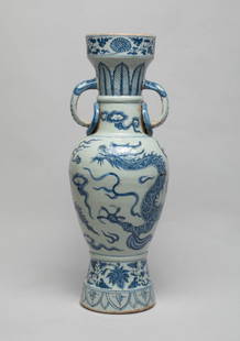 Chinese Shipwreck Type Porcelain tall Vase: The vase body painted with a four-clawed dragon pursuing a flaming pearl amidst clouds, the neck with bands of leaves and clouds, flanked by a pair of faux-ring elephant head handles, the foot with ba