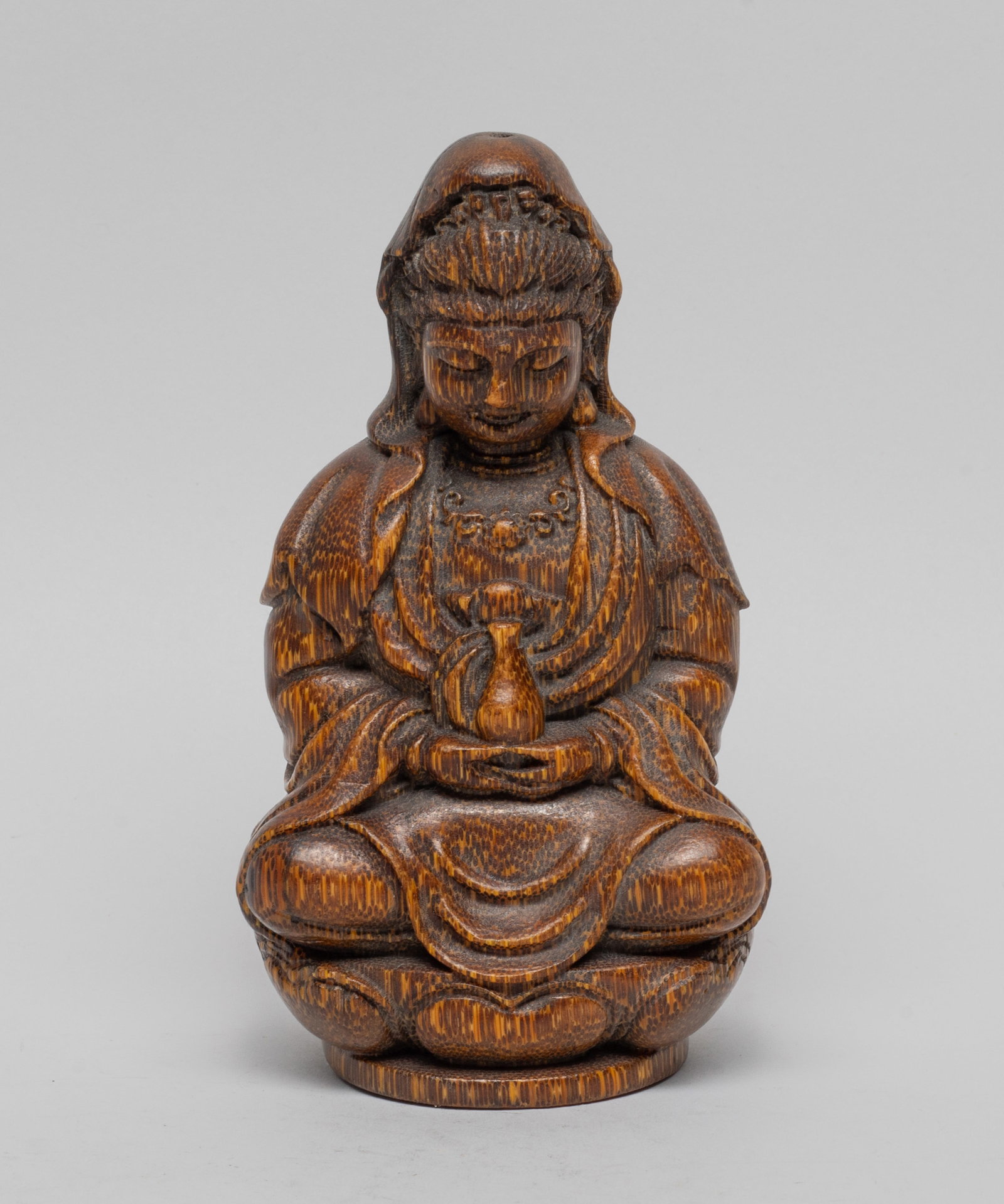 Chinese Export Sculpture of Kuanyin: The Buddha carved wearing monastic robes and seated dhyanasana with his hands to the front in dhyana mudra holding a bottle, all supported on a lotus pedestal. Approx. 6*3.3*2.5 inch.