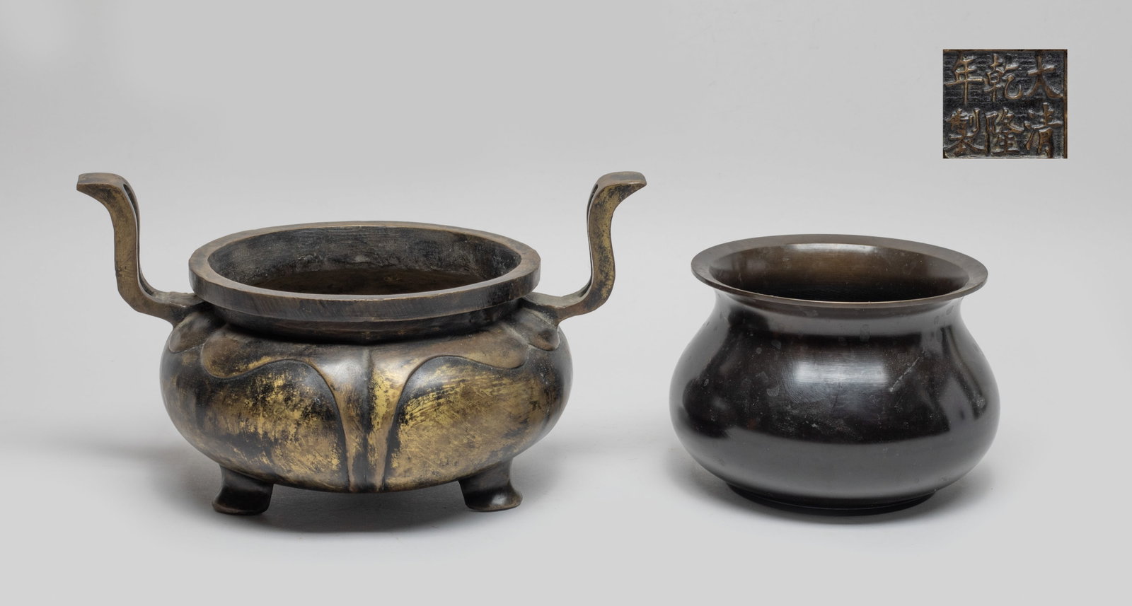Two Chinese Export Censers: One of bulbous dorm with a waisted neck and a flared rim, the other of compressed form set with three spreading legs and two handles, the bottom carved with a six-character mark. Approx. 8.9*6.5*5.1 i