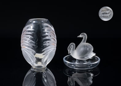 Lalique Crystal Glass Vase, Sculpture