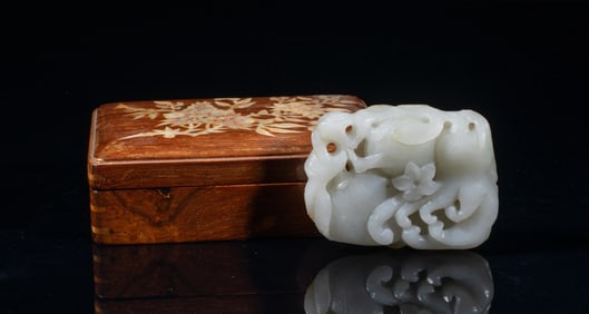 Chinese Export Russet White Jade Pendant