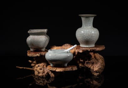 Estate Chinese Export Porcelains w/ Stand