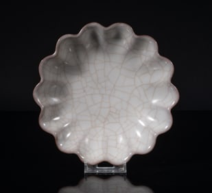 Chinese Ge Ware Porcelain Lotus Plate