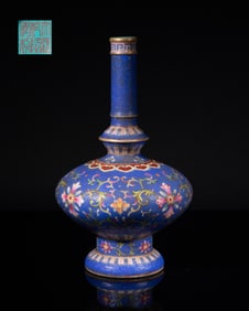 Chinese Export Porcelain Enameled Vase