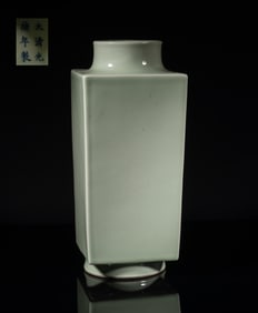 Chinese Bean Green Glazed Porcelain Vase