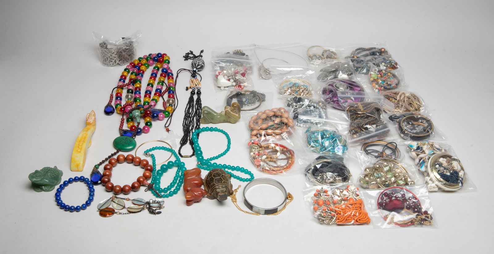 Chinese Beads, Estate Jewelry Sets: Large group of Chinese sculptures, beads and jewelry pieces. Size varies.