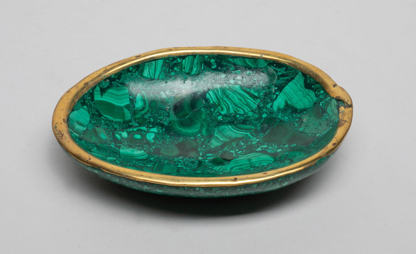 Vintage Continental Malachite Bowl: Collectible malachite carved shallow bowl of oval shape. Approx. 4.4*3.1*0.8 inch.