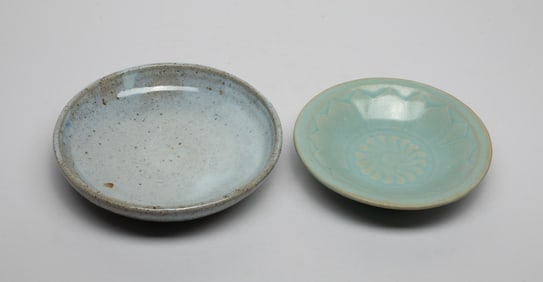 Two Chinese Export Porcelain Plates