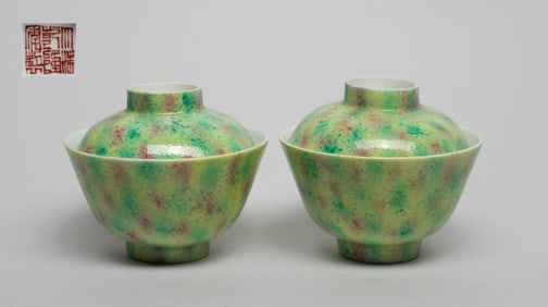 Pair Chinese Export Porcelain Tea Cups